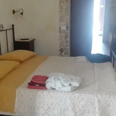 לינה וארוחת בוקר La Madia